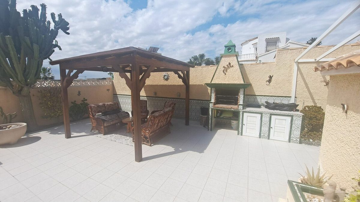 3-bedroom Villa In Orihuela Costa, Spain (123 M²)