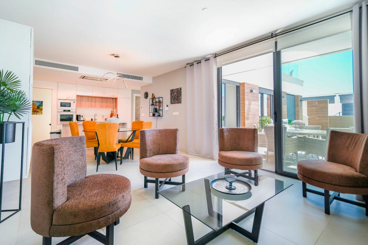 4-bedroom Villa In Benijofar, Spain (240 M²)