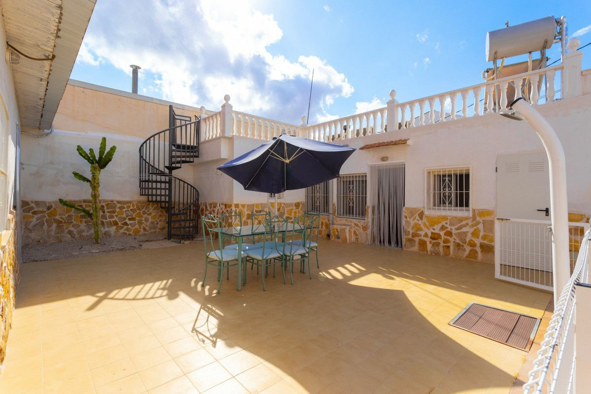 4-bedroom House In Los Montesinos, Spain (152 M²)
