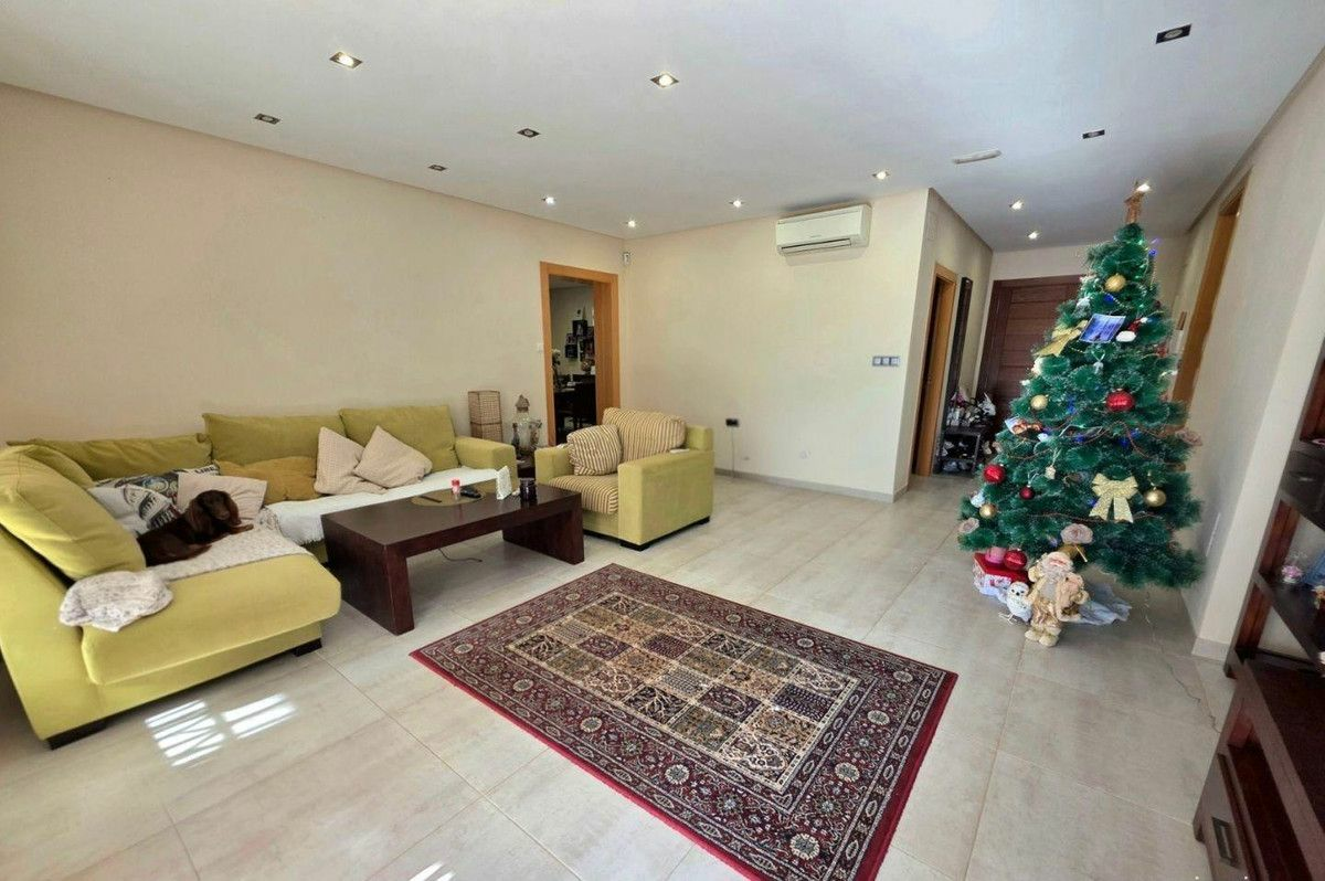 5-bedroom Villa In Orihuela Costa, Spain (265 M²)