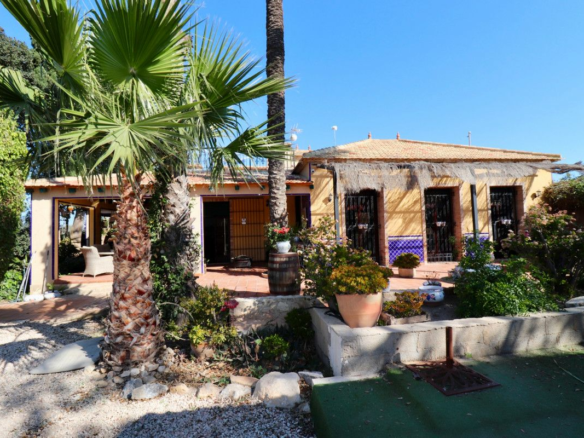 6-bedroom Villa In Almoradi, Spain (375 M²)