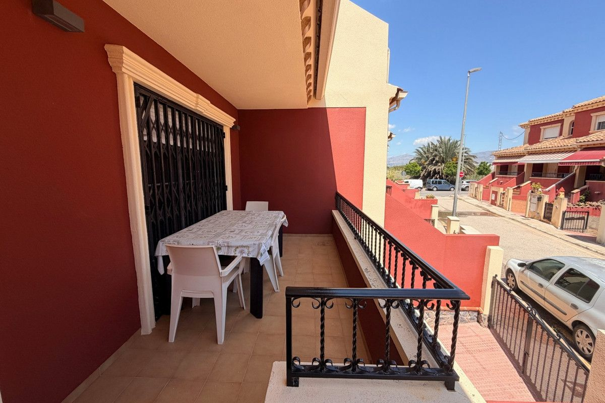 3-bedroom House In Catral, Spain (195 M²)