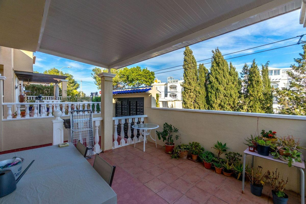 3-bedroom Villa In Torrevieja, Spain (105 M²)