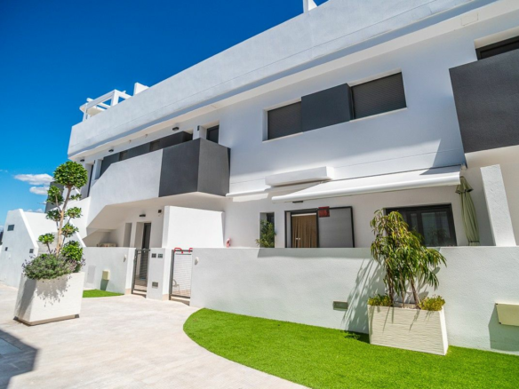 3-bedroom Apartment In Torrevieja, Spain (138 M²)