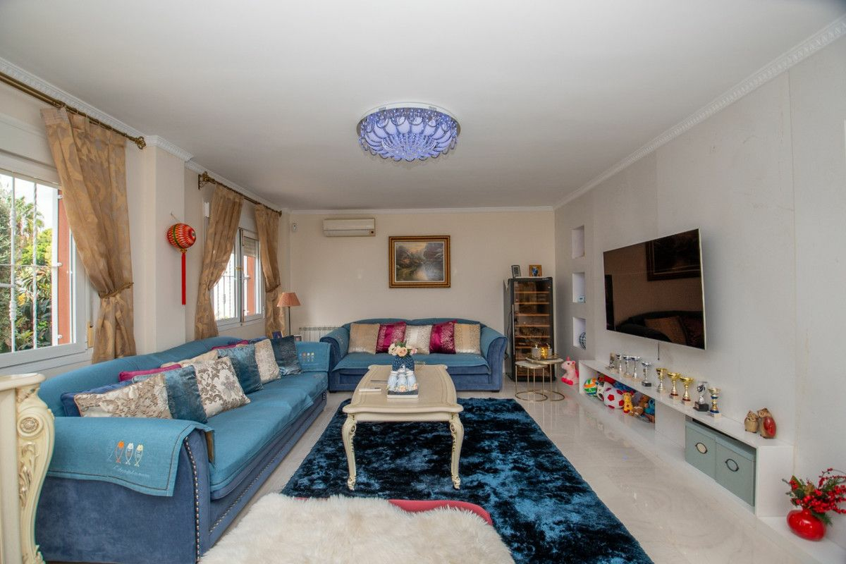4-bedroom Villa In Torrevieja, Spain (234 M²)