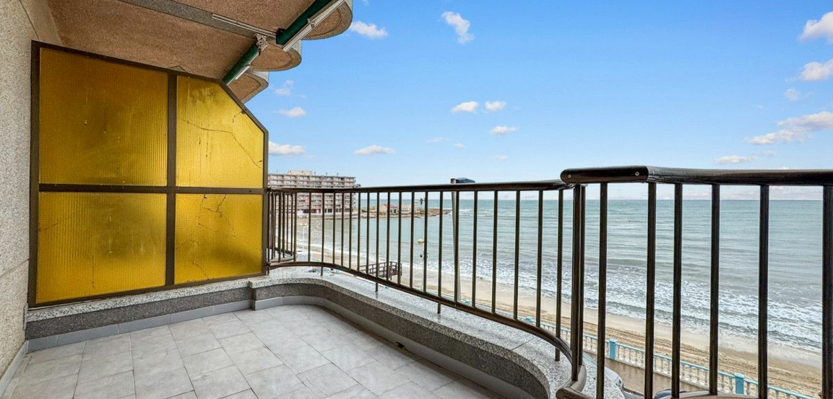 3-bedroom Apartment In Torrevieja, Spain (120 M²)