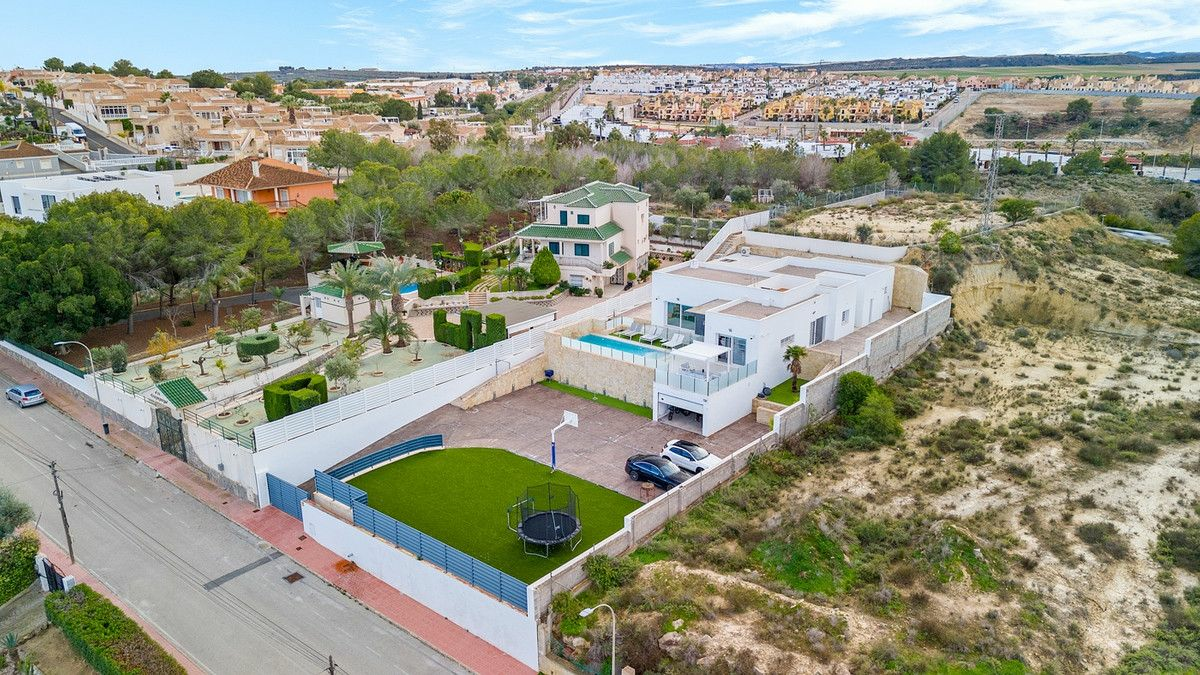4-bedroom Villa In Algorfa, Spain (216 M²)