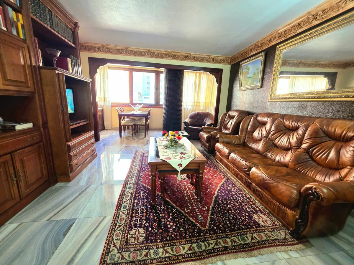 3-bedroom Apartment In Alicante, Spain (167 M²)