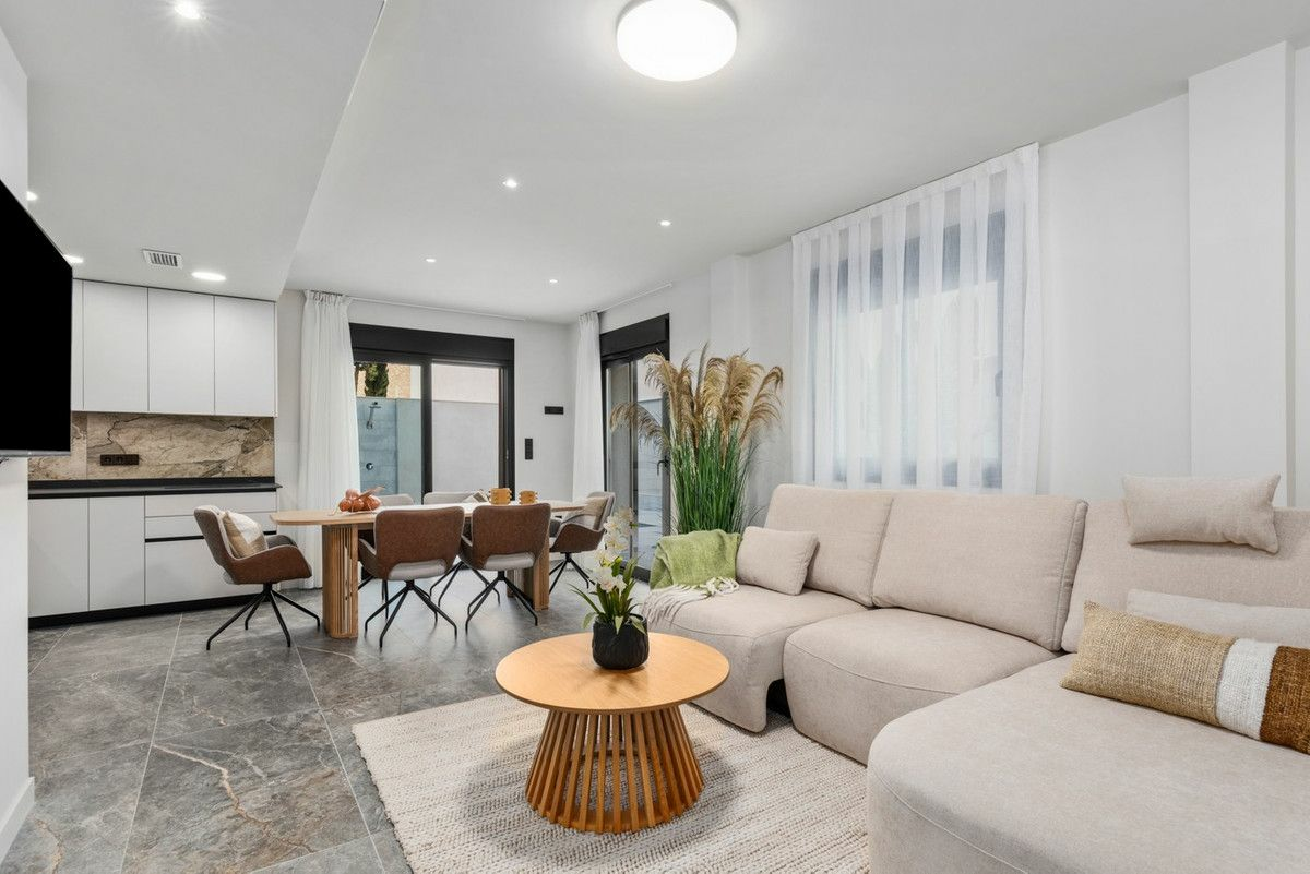 4-bedroom Villa In Pilar De La Horadada, Spain (121 M²)