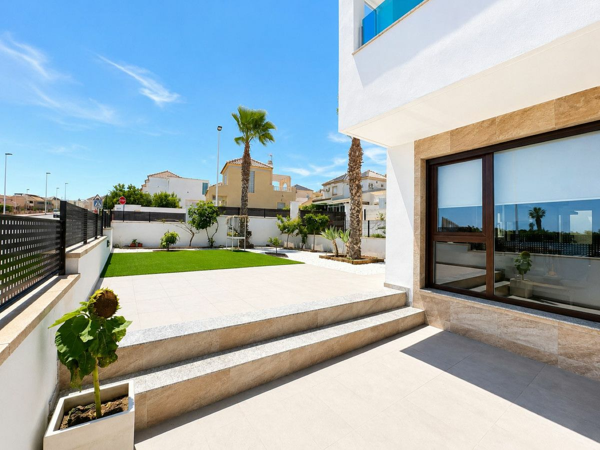 3-bedroom House In Torrevieja, Spain (106 M²)