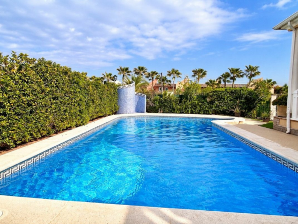 6-bedroom Villa In Torrevieja, Spain (440 M²)