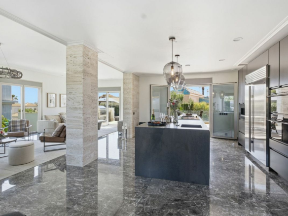 6-bedroom Villa In Orihuela Costa, Spain (442 M²)