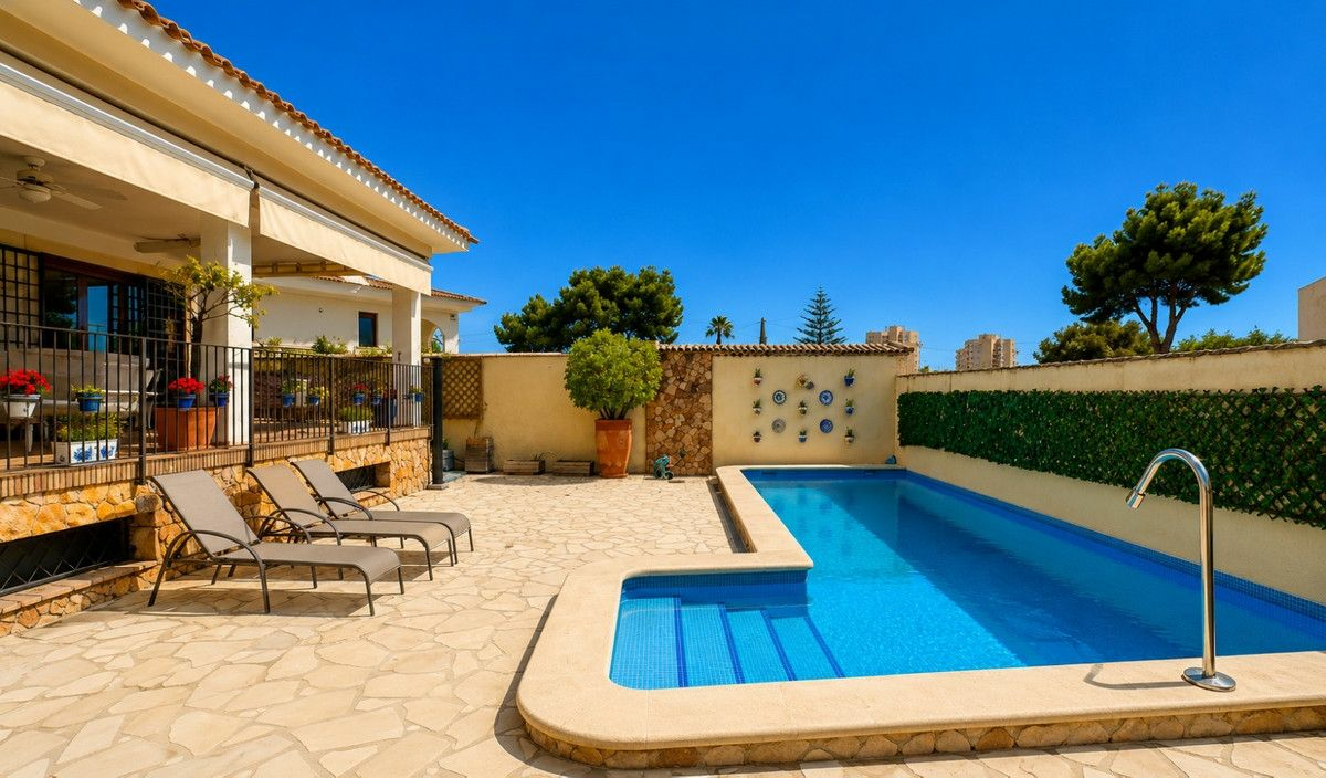 7-bedroom Villa In Orihuela Costa, Spain (450 M²)