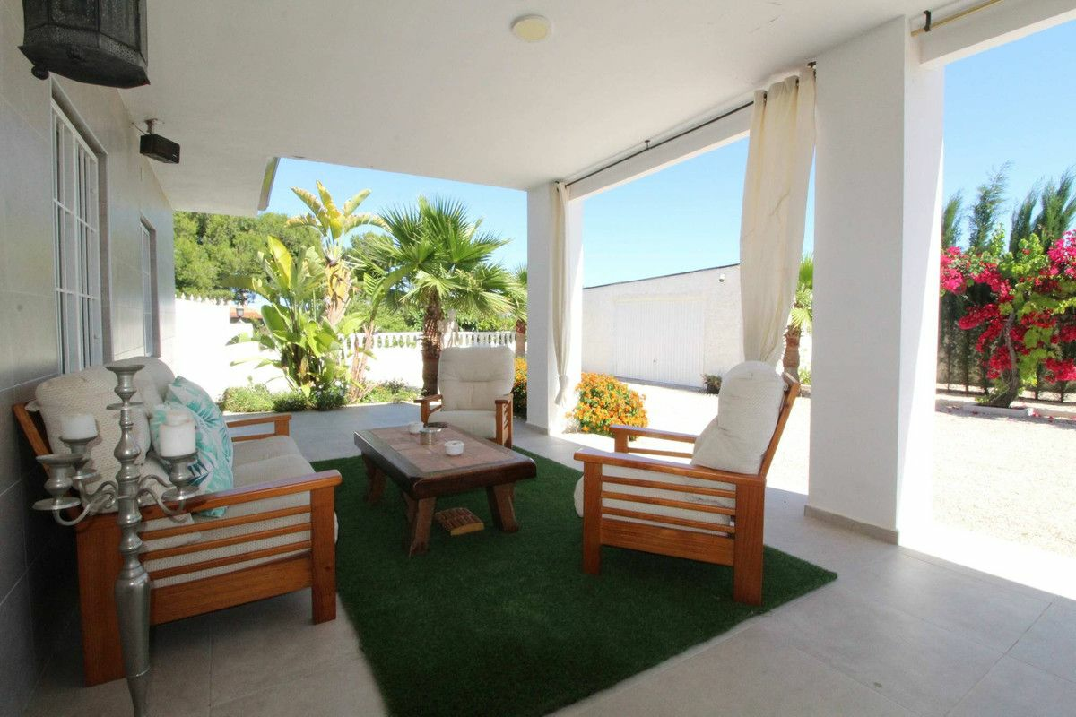 Villa In Elche