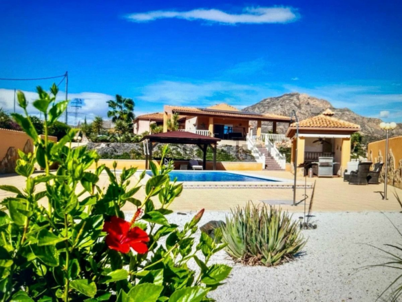 4-bedroom Villa In Albatera, Spain (198 M²)