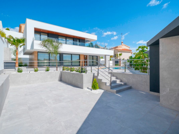 4-bedroom Villa In Rojales, Spain (203 M²)