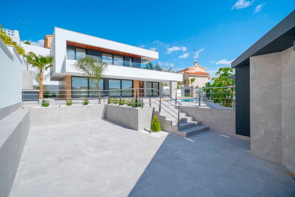 4-bedroom Villa In Rojales, Spain (203 M²)