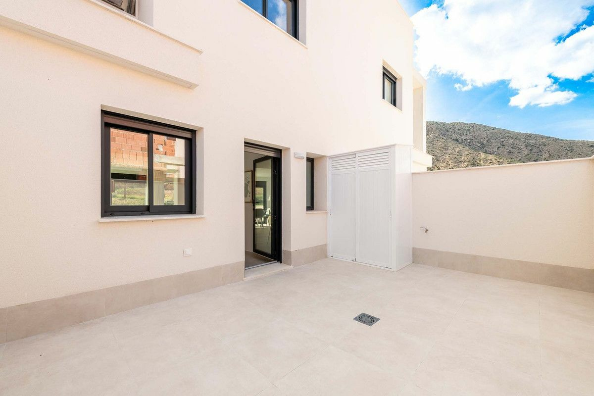 2-bedroom House In Cox, Spain (81 M²)