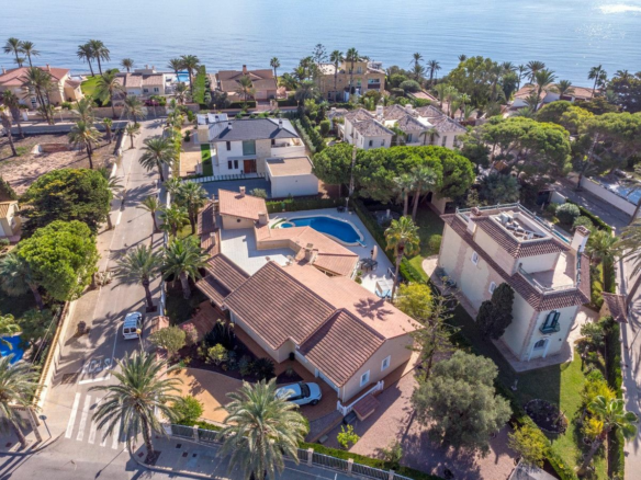 3-bedroom Villa In Cabo Roig, Spain (340 M²)