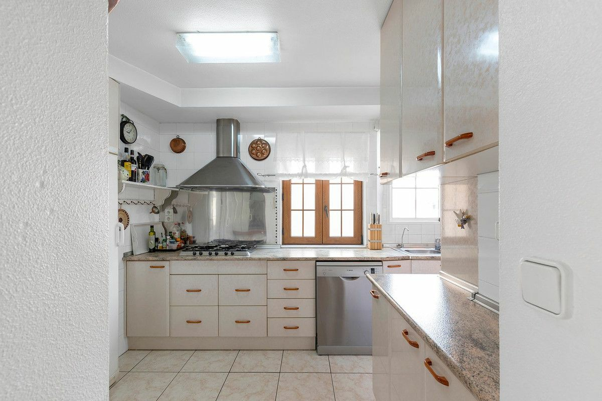 4-bedroom Apartment In Torrevieja, Spain (160 M²)
