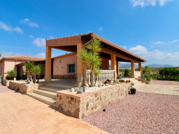 4-bedroom Villa In Albatera, Spain (198 M²)