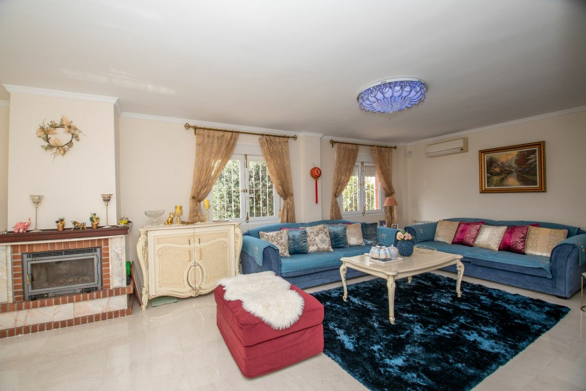 4-bedroom Villa In Torrevieja, Spain (234 M²)