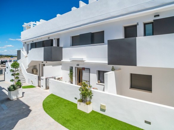 3-bedroom Apartment In Torrevieja, Spain (138 M²)