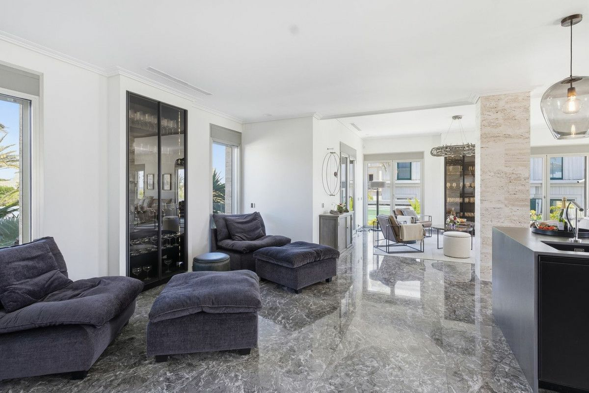 6-bedroom Villa In Orihuela Costa, Spain (442 M²)