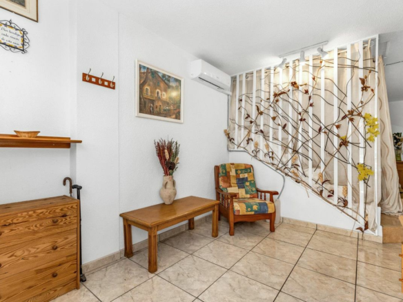 3-bedroom Villa In Torrevieja, Spain (77 M²)