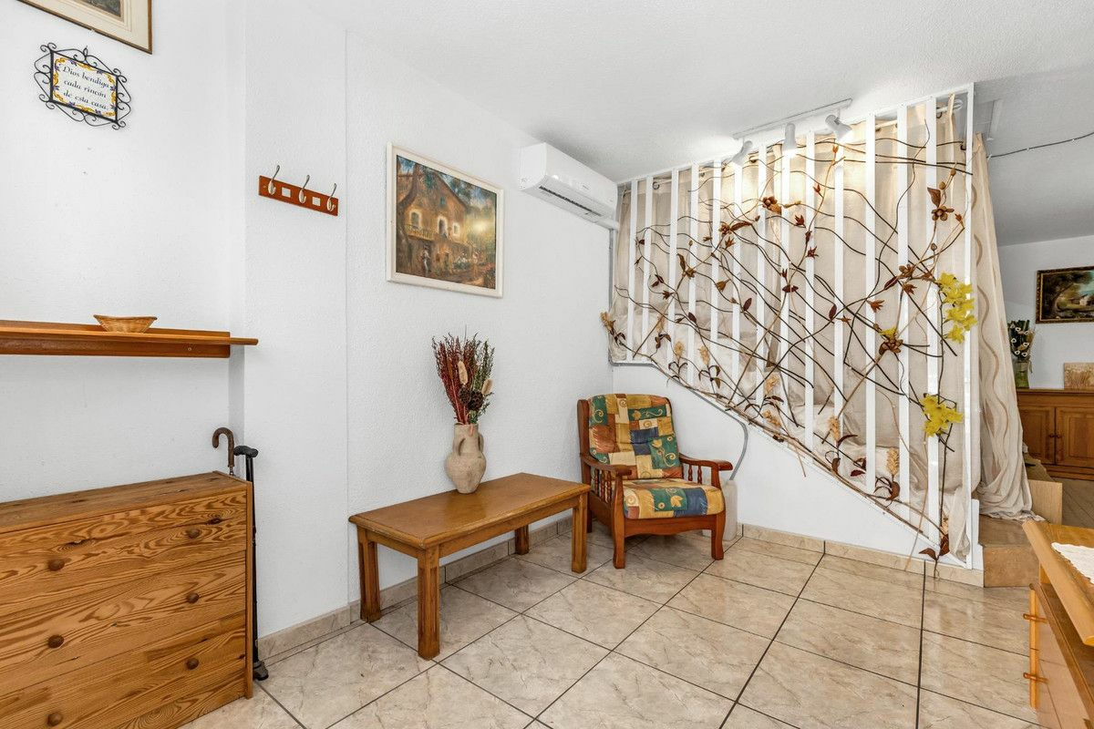 3-bedroom Villa In Torrevieja, Spain (77 M²)