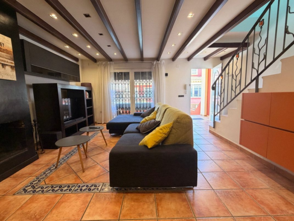3-bedroom House In Catral, Spain (195 M²)