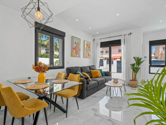 3-bedroom Villa In Torrevieja, Spain (105 M²)