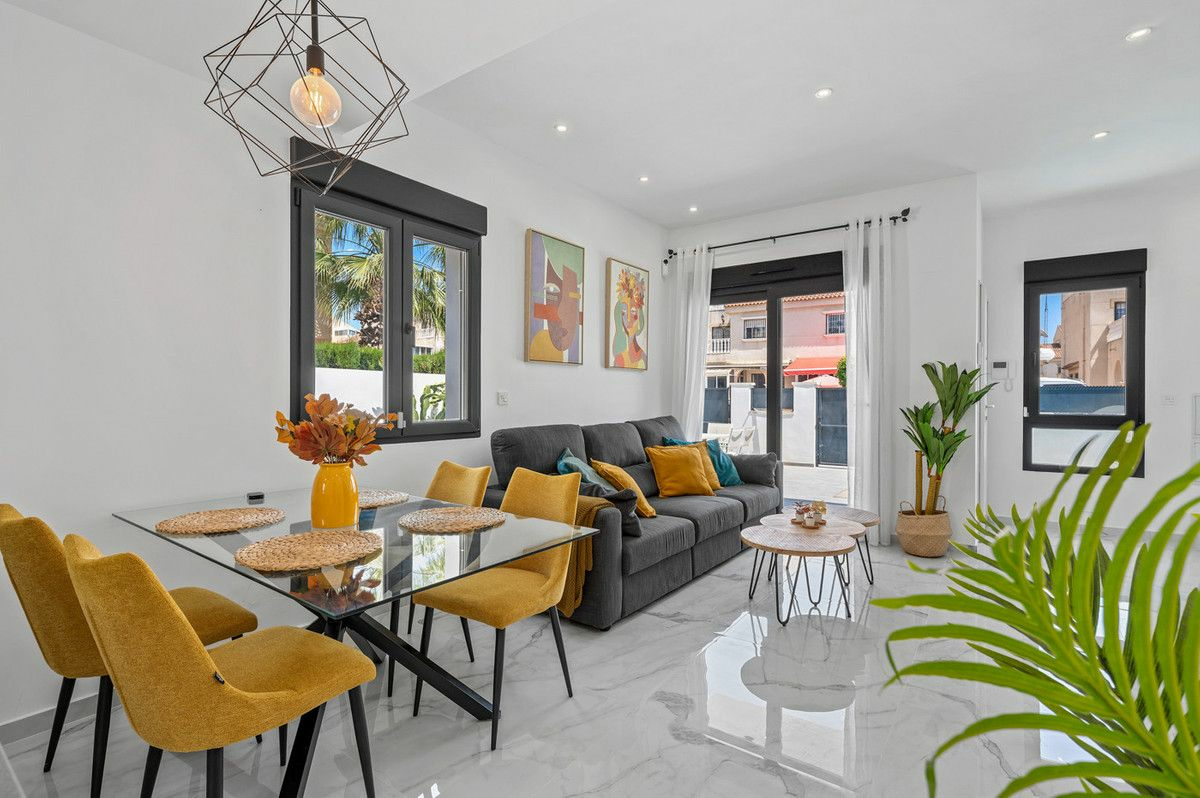 3-bedroom Villa In Torrevieja, Spain (105 M²)