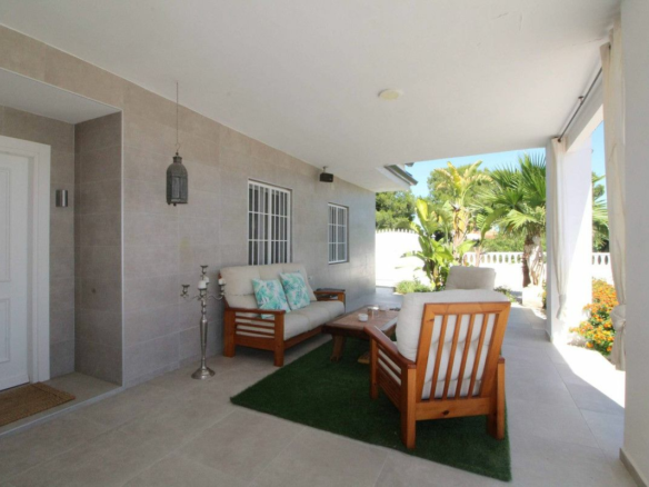 Villa In Elche