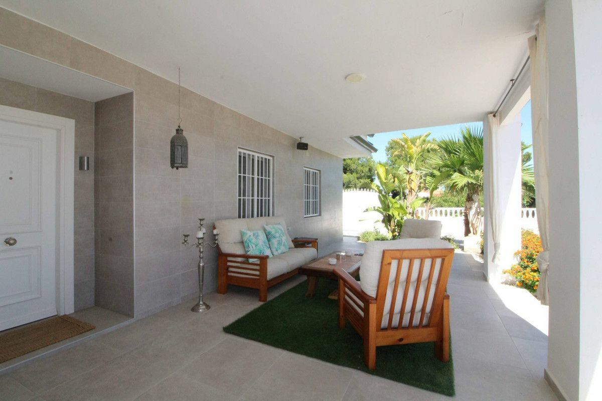 Villa In Elche