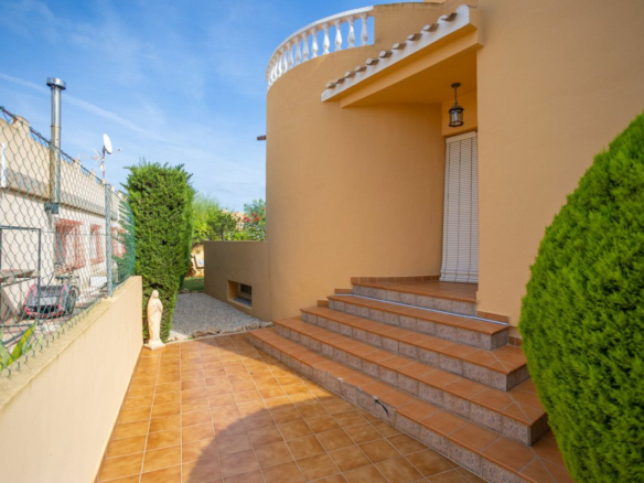 3-bedroom Villa In Cartagena, Spain (138 M²)