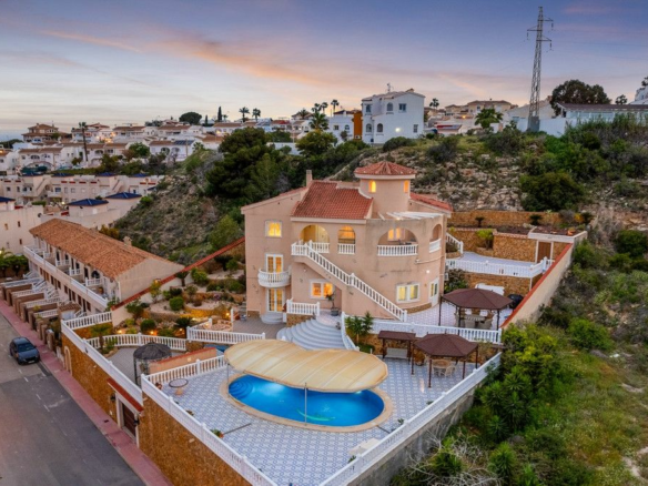 7-bedroom Villa In Rojales, Spain (179 M²)
