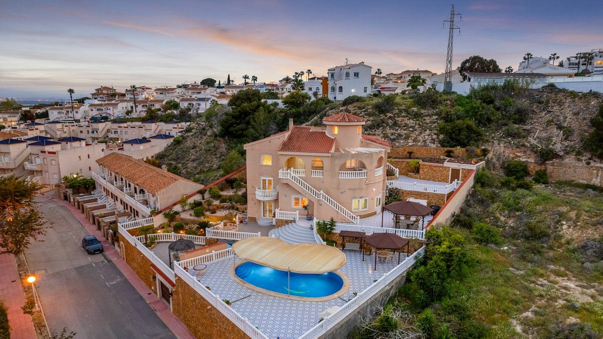7-bedroom Villa In Rojales, Spain (179 M²)