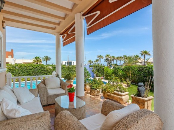 6-bedroom Villa In Torrevieja, Spain (500 M²)