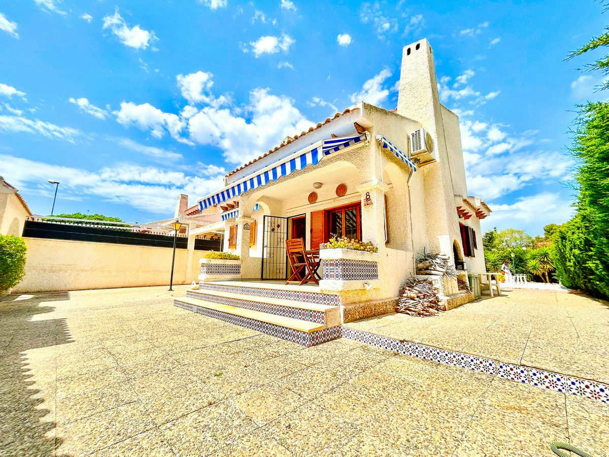 3-bedroom Villa In Orihuela Costa, Spain (144 M²)