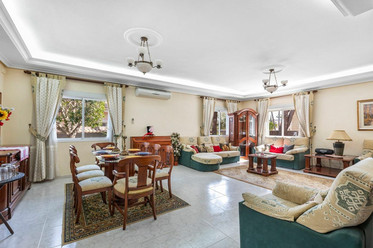 5-bedroom Villa In Rojales, Spain (240 M²)