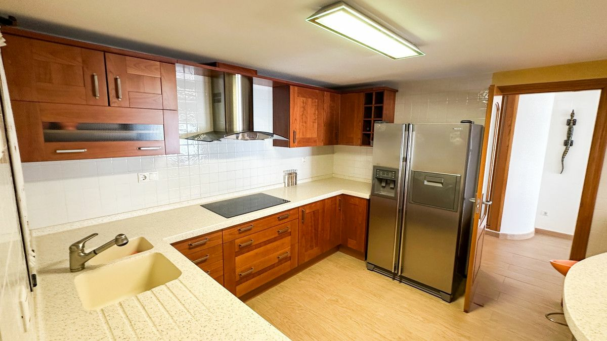 4-bedroom Apartment In Torrevieja, Spain (180 M²)