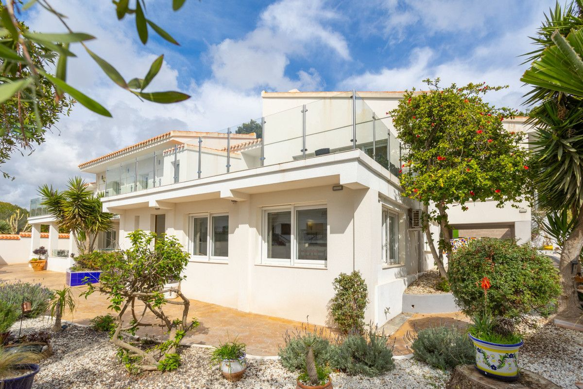 8-bedroom Villa In Orihuela Costa, Spain (446 M²)