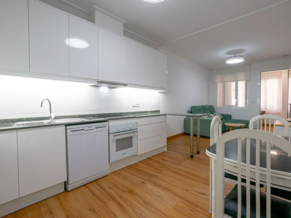 2-bedroom Apartment In Torrevieja, Spain (201 M²)