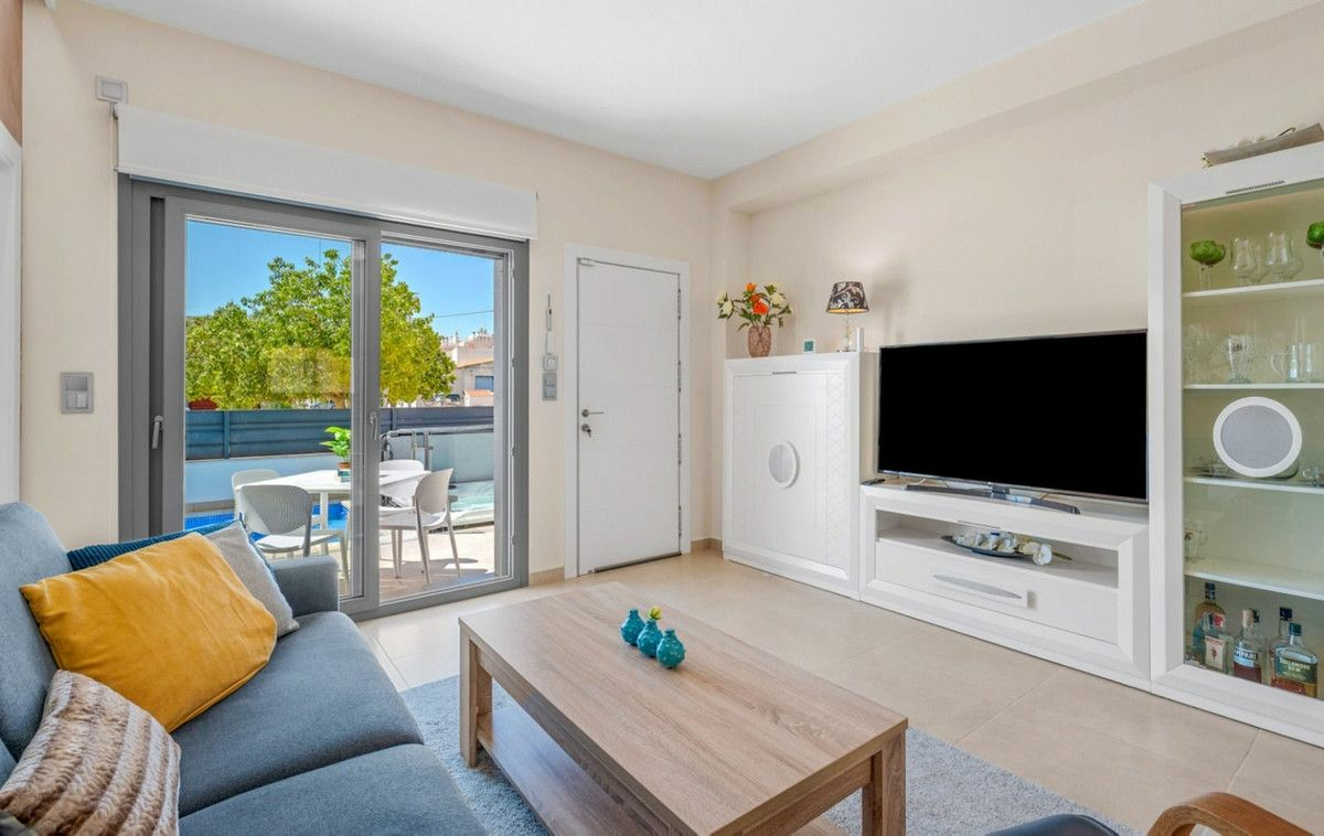 3-bedroom House In Formentera Del Segura, Spain (122 M²)