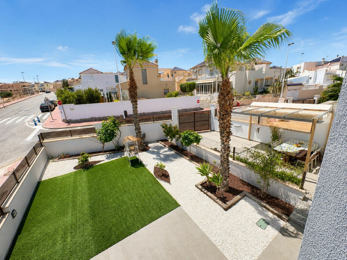3-bedroom House In Torrevieja, Spain (106 M²)