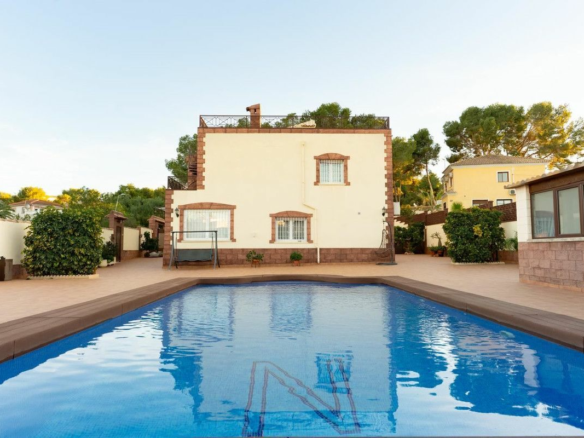 7-bedroom Villa In Orihuela Costa, Spain (284 M²)
