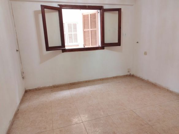 3-bedroom Apartment In Palma De Mallorca, Spain (90 M²)