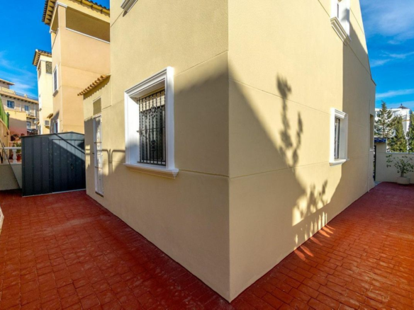 3-bedroom Villa In Torrevieja, Spain (105 M²)