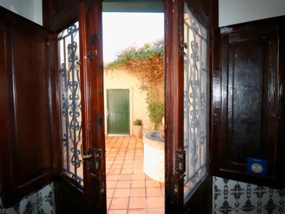 6-bedroom Villa In Almoradi, Spain (375 M²)